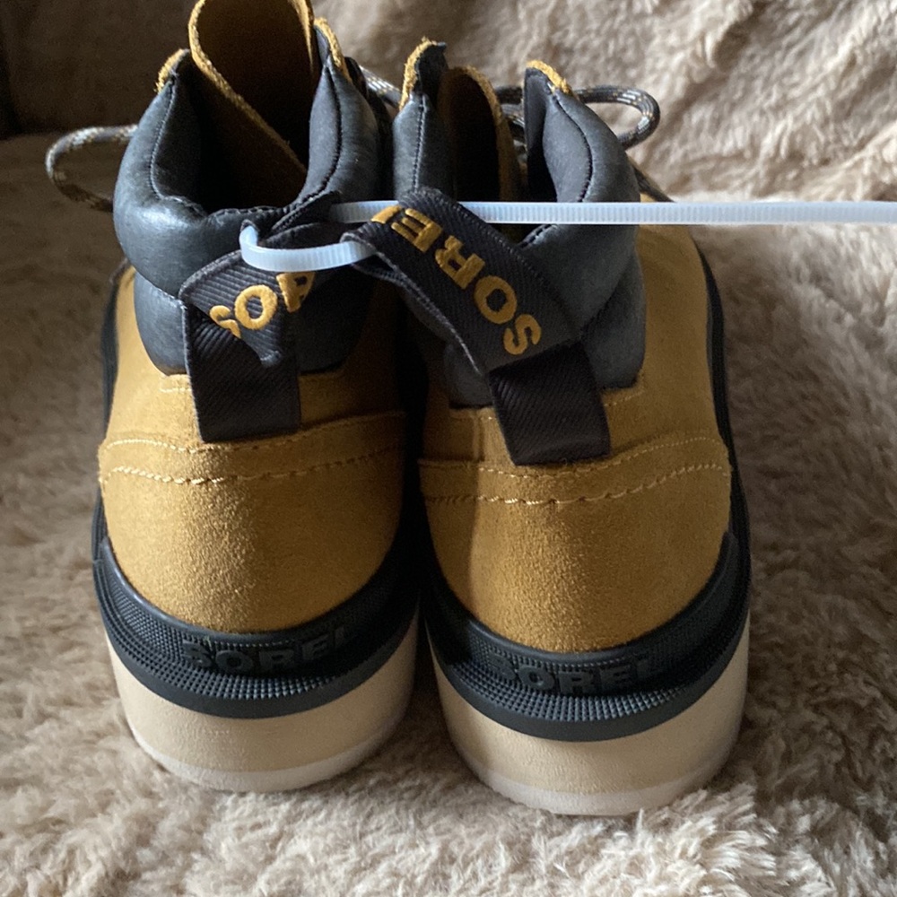 Sorel Hi Line Lace Up Size 8 1/5 Geo Yellow Hiking Boots Brand New Without tags - Picture 2 of 6